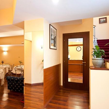 Hotel 4 Pini Rzym Zewnętrze zdjęcie