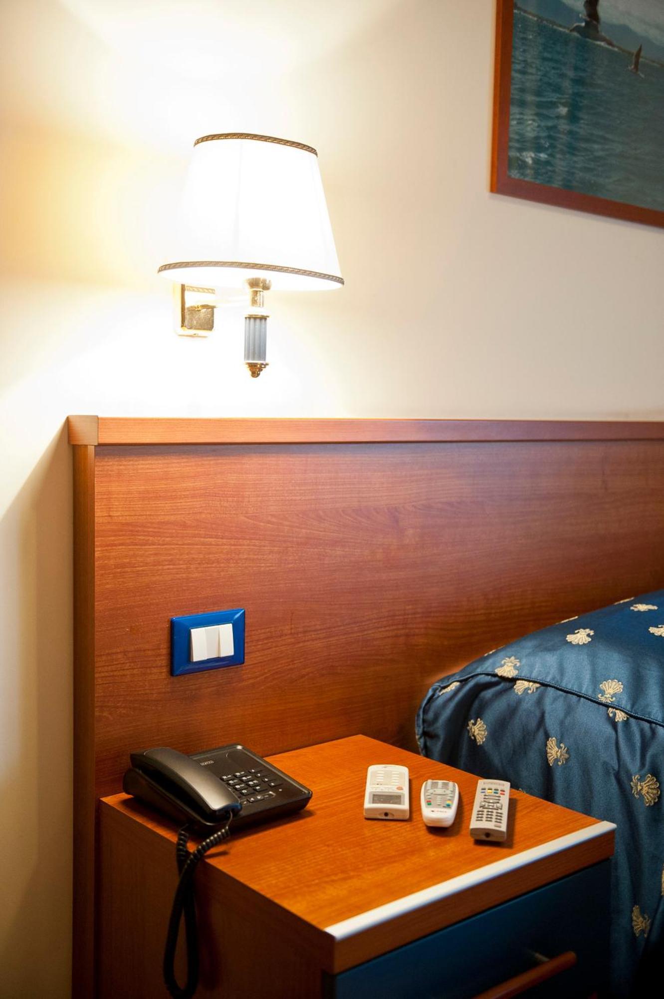 Hotel 4 Pini Rzym Zewnętrze zdjęcie